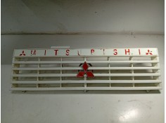 Recambio de rejilla delantera para mitsubishi montero   canvas top (l04_g) 2.5 td (l044g, l049g) referencia OEM IAM MB38352730   2